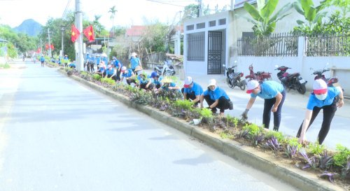Trồng tuyến đường hoa x bái.jpg